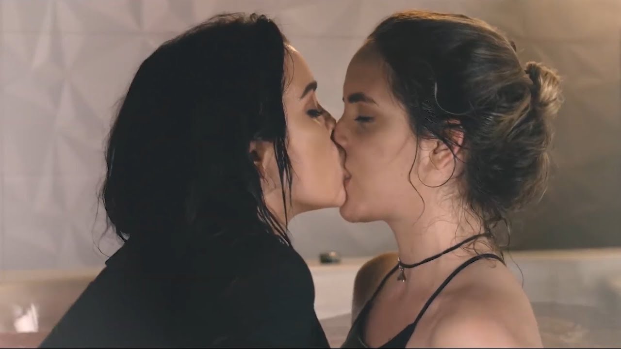 Free threeway lesbian video clips