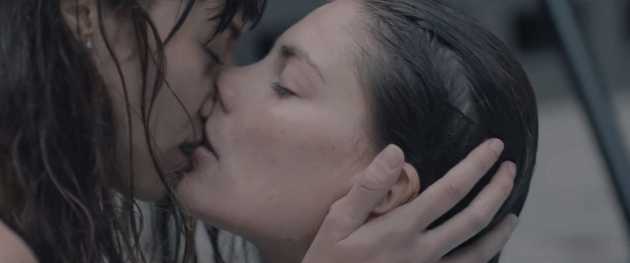 Music video by Reyno performing Fórmula, featuring a lesbian relationship. 